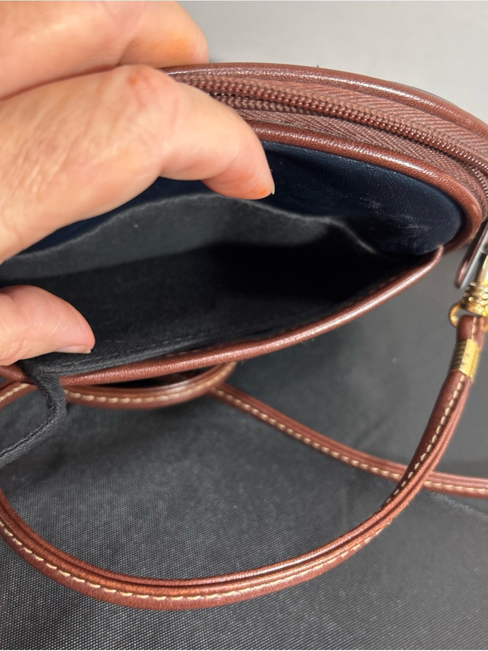 Carryland Vintage Navy and Brown Leather Crossbody 9/13 - Picture 8 of 11